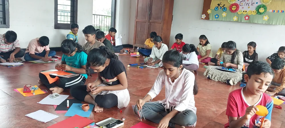 Grade 4 -Math Activity 2_result Enthusiastic 4th graders at Vidhya Peetham i-School, Salem, engaged in circles radius diameter activity, learning about geometry with colorful paper and compasses.