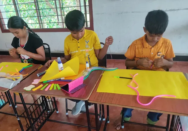 Young artists of Vidhya Peetham i-School demonstrating problem-solving in art.