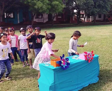 Grade 1 எழுத்துகளைக் கொண்டு சொல் உருவாக்குதல் 5_result Excited first graders participating in a Tamil words spelling game with colorful flashcards on a sunny day at one of the best schools in Salem.