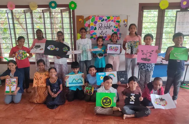 Class 4 students proudly showcasing their pebble art, a celebration of creativity at one of the best CBSE schools in Salem. ???️