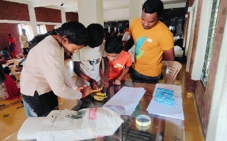 Students and a resource person conducting an electronics exercise during the workshop at a top CBSE school in Salem.