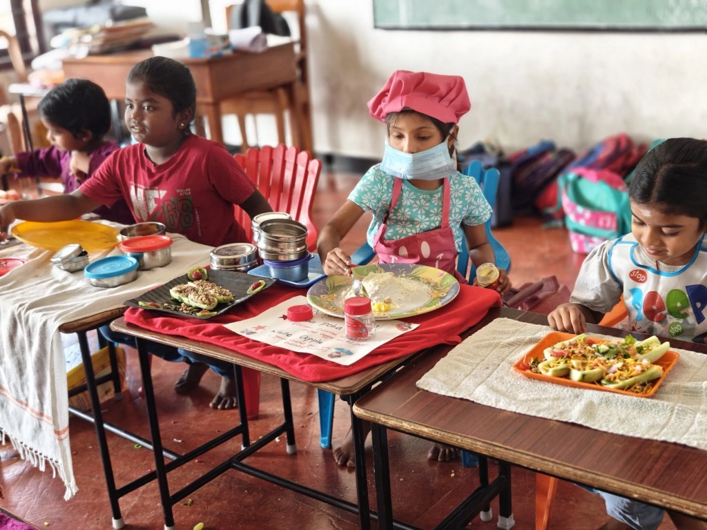 Grade 1 students learn healthy eating habits and culinary skills through engaging flameless cooking activities. Join us in making learning delicious! ?️